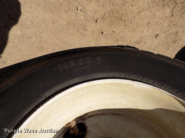 image for item FG9473 2000 International 2654 feed mixer truck