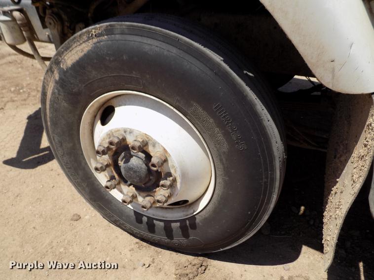 image for item FG9473 2000 International 2654 feed mixer truck