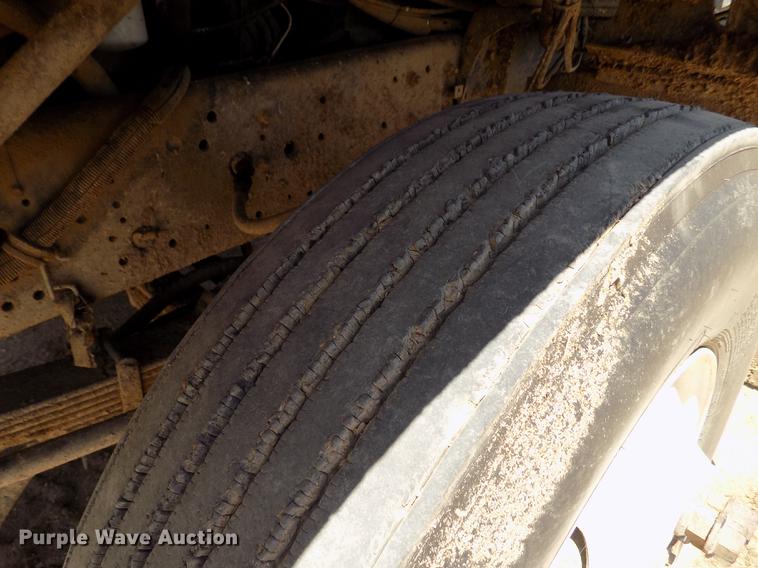 image for item FG9473 2000 International 2654 feed mixer truck