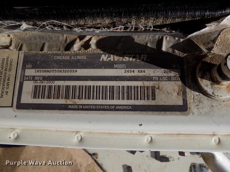 image for item FG9473 2000 International 2654 feed mixer truck