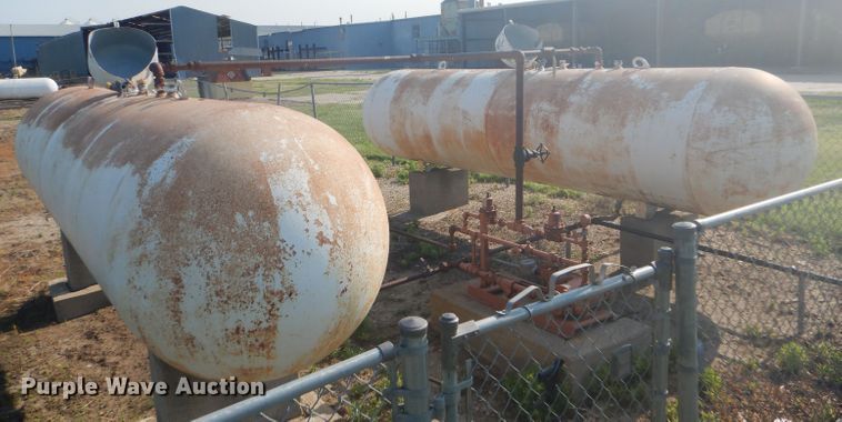 image for item FG9753 (3) bulk propane tanks