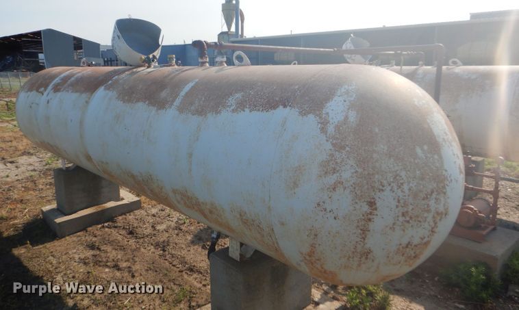 image for item FG9753 (3) bulk propane tanks