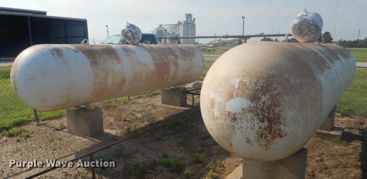 image for item FG9753 (3) bulk propane tanks