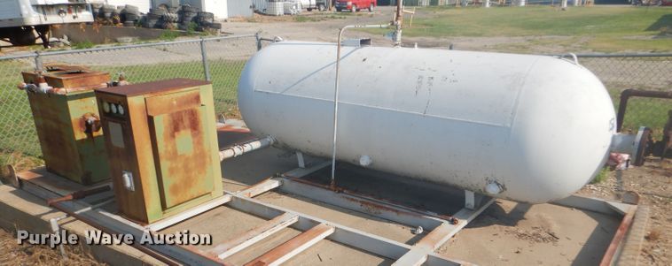 image for item FG9753 (3) bulk propane tanks