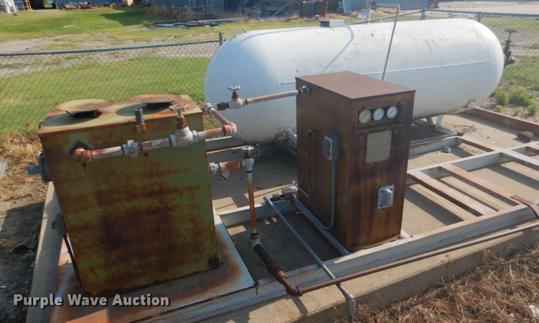 image for item FG9753 (3) bulk propane tanks