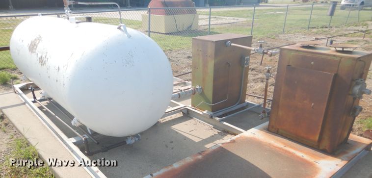 image for item FG9753 (3) bulk propane tanks