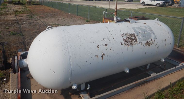 image for item FG9753 (3) bulk propane tanks
