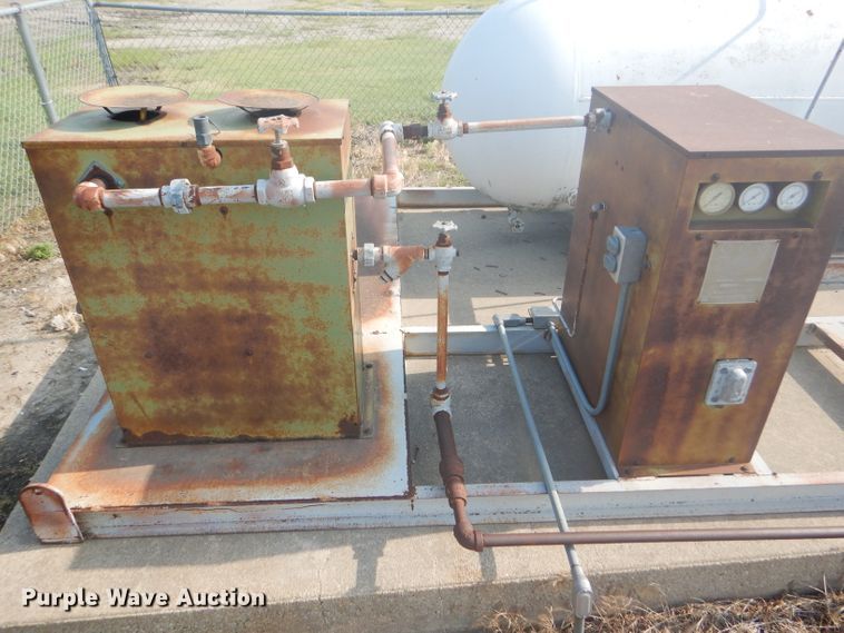 image for item FG9753 (3) bulk propane tanks