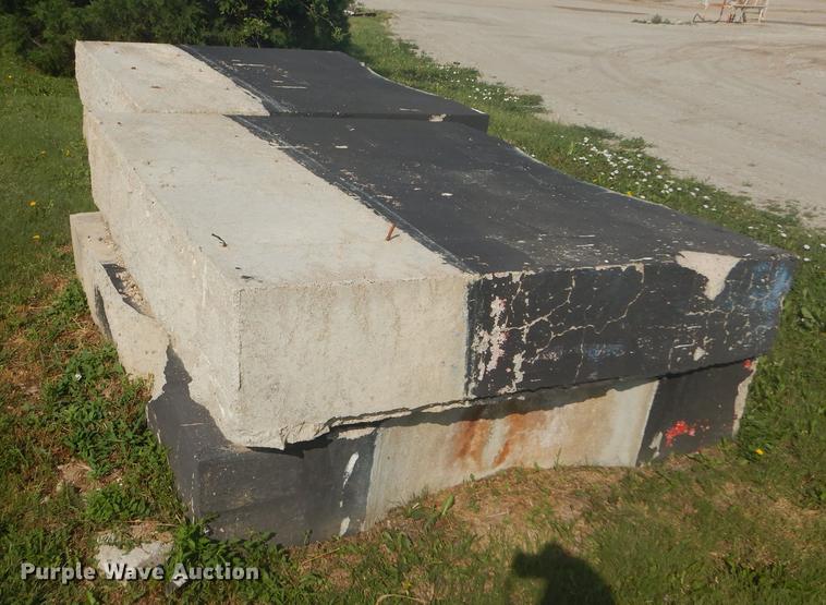 image for item FG9755 (2) bulk anhydrous ammonia tanks