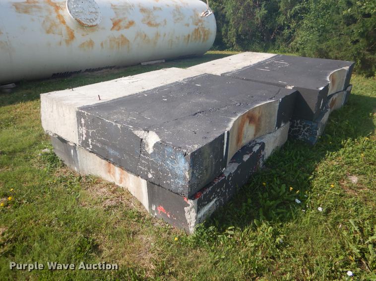 image for item FG9755 (2) bulk anhydrous ammonia tanks