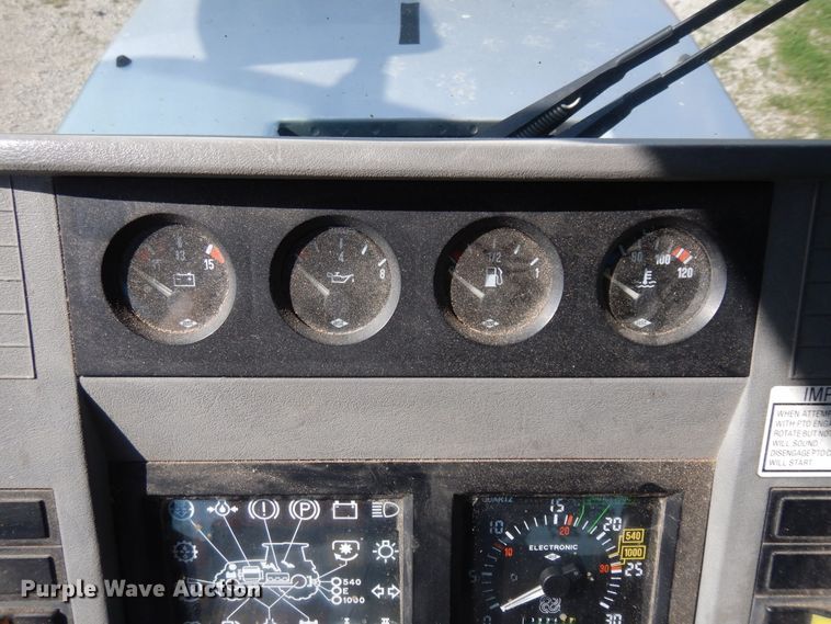 image for item FI9859 1992 White 6105 tractor