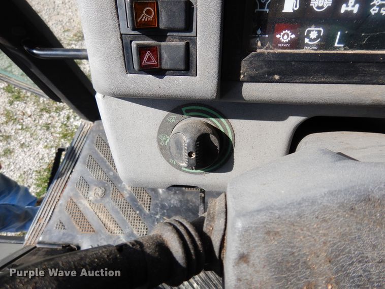 image for item FI9859 1992 White 6105 tractor