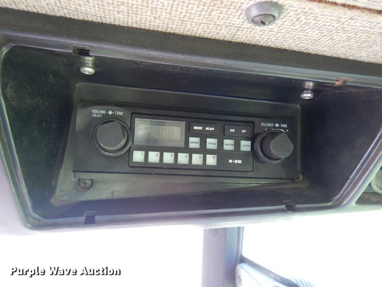 image for item FI9859 1992 White 6105 tractor