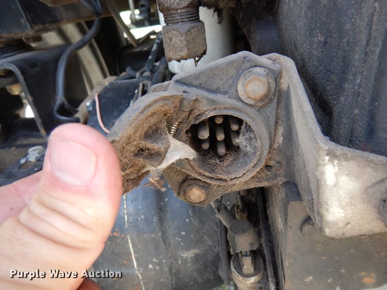 image for item FI9859 1992 White 6105 tractor