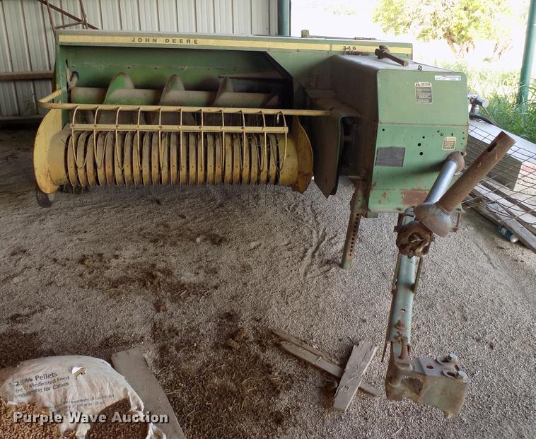 image for item FJ9296 John Deere 346 small square baler