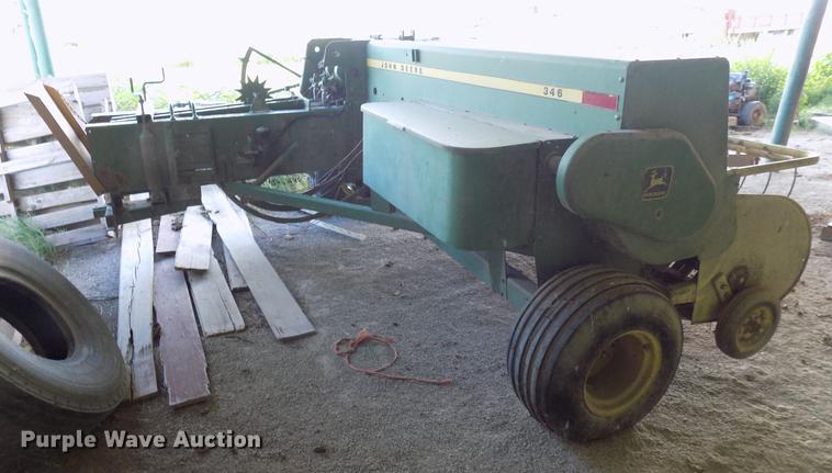image for item FJ9296 John Deere 346 small square baler