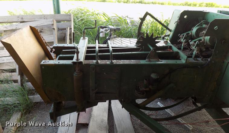 image for item FJ9296 John Deere 346 small square baler