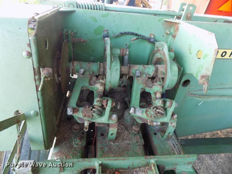 image for item FJ9296 John Deere 346 small square baler