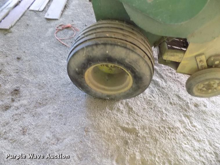 image for item FJ9296 John Deere 346 small square baler