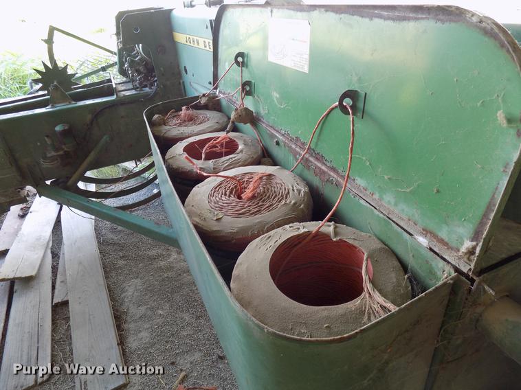 image for item FJ9296 John Deere 346 small square baler