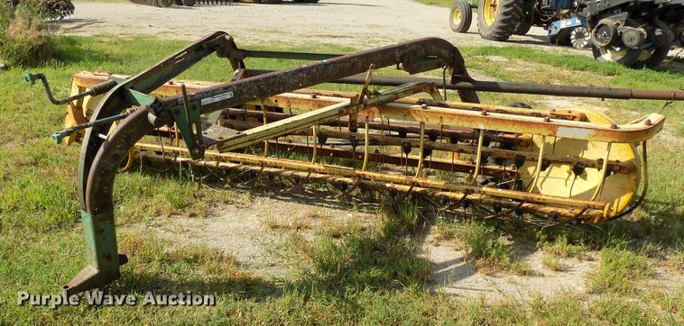 image for item FJ9297 John Deere hay rake