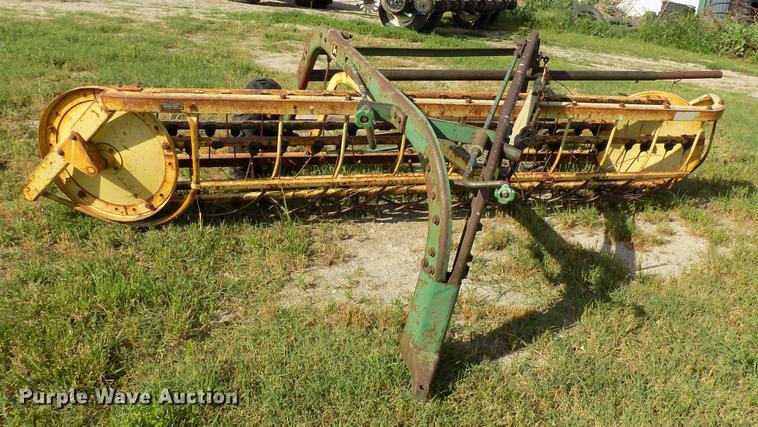 image for item FJ9297 John Deere hay rake