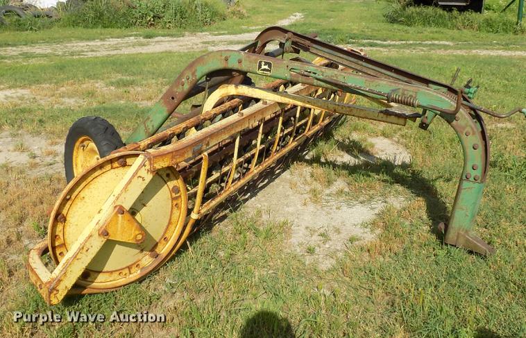 image for item FJ9297 John Deere hay rake