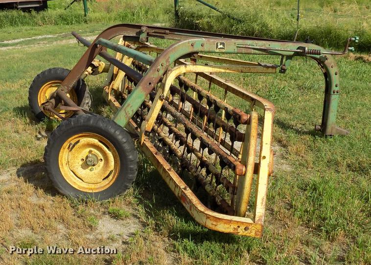 image for item FJ9297 John Deere hay rake