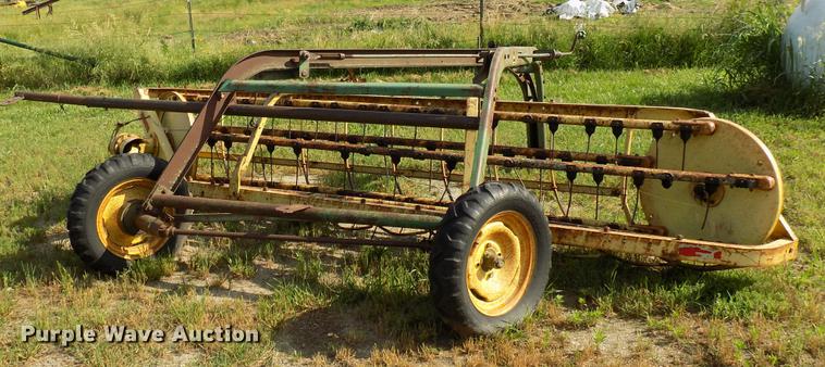 image for item FJ9297 John Deere hay rake