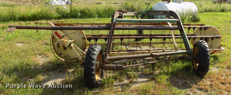 image for item FJ9297 John Deere hay rake