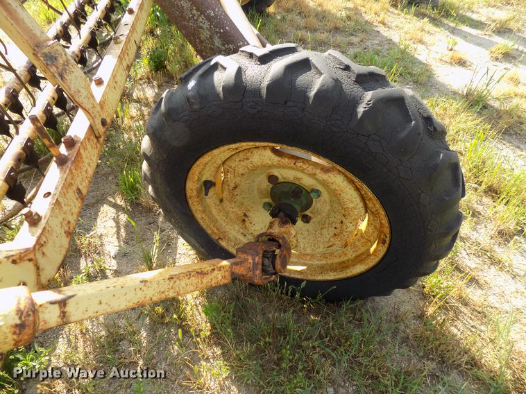 image for item FJ9297 John Deere hay rake