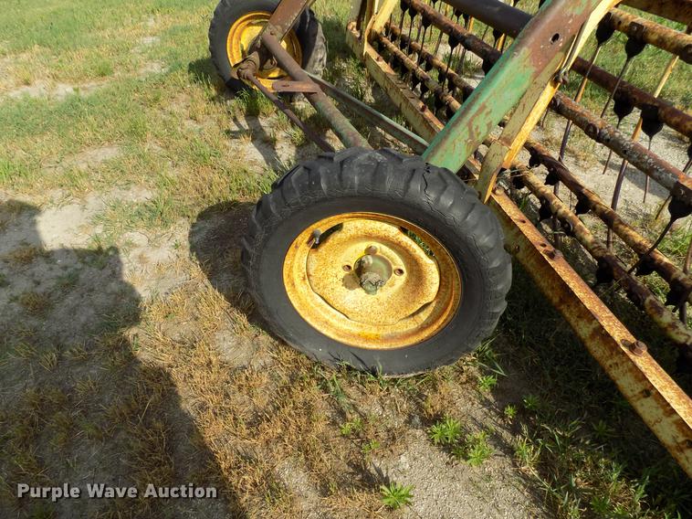 image for item FJ9297 John Deere hay rake