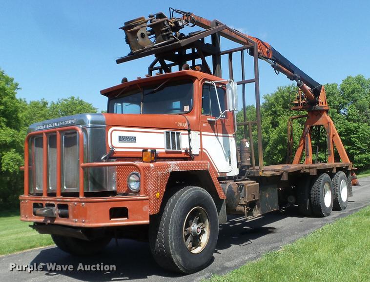 image for item FM9363 1981 International Paystar 5000 log loader truck