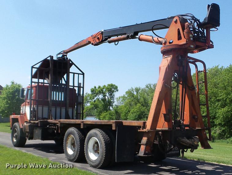 image for item FM9363 1981 International Paystar 5000 log loader truck