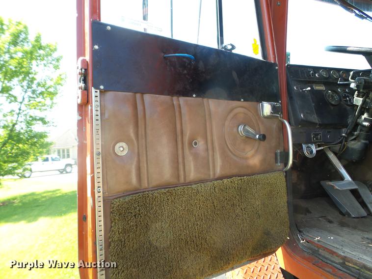 image for item FM9363 1981 International Paystar 5000 log loader truck