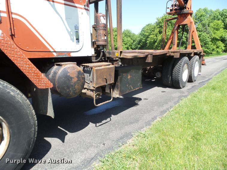 image for item FM9363 1981 International Paystar 5000 log loader truck