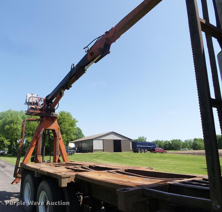 image for item FM9363 1981 International Paystar 5000 log loader truck