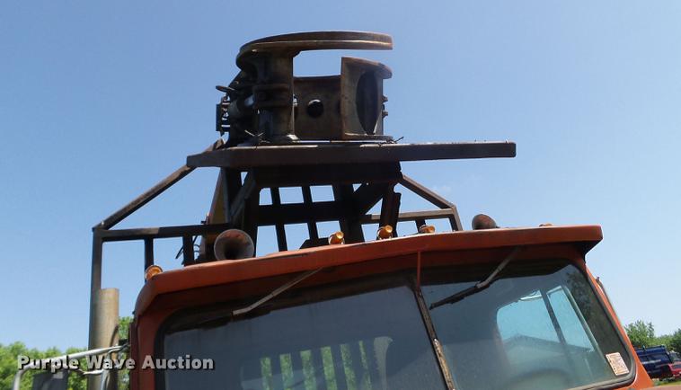 image for item FM9363 1981 International Paystar 5000 log loader truck