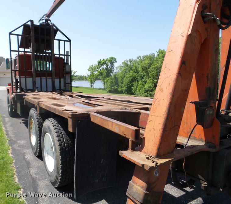 image for item FM9363 1981 International Paystar 5000 log loader truck