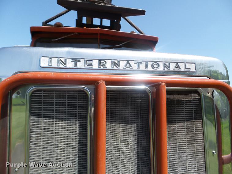 image for item FM9363 1981 International Paystar 5000 log loader truck