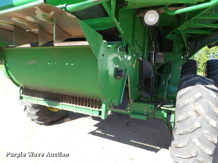 image for item FM9387 2000 John Deere 9650 STS RWA combine