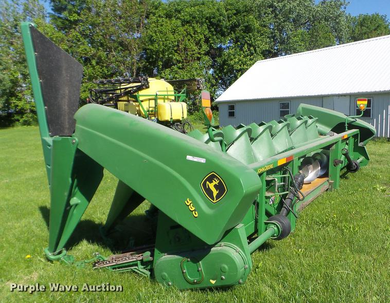 image for item FM9389 2004 John Deere 893 corn head