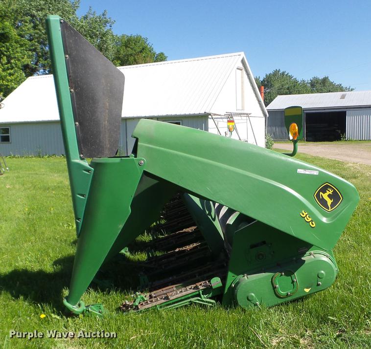 image for item FM9389 2004 John Deere 893 corn head