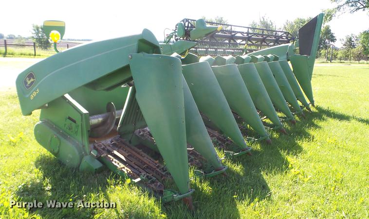 image for item FM9389 2004 John Deere 893 corn head