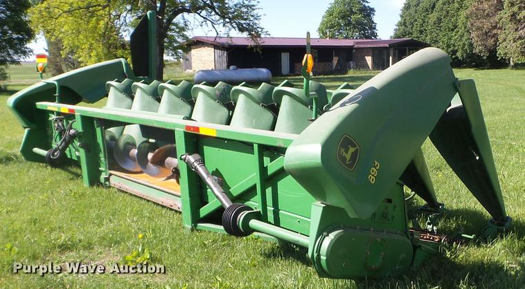 image for item FM9389 2004 John Deere 893 corn head