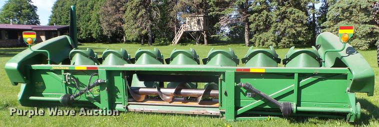 image for item FM9389 2004 John Deere 893 corn head