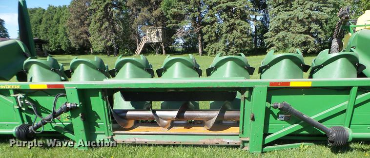 image for item FM9389 2004 John Deere 893 corn head