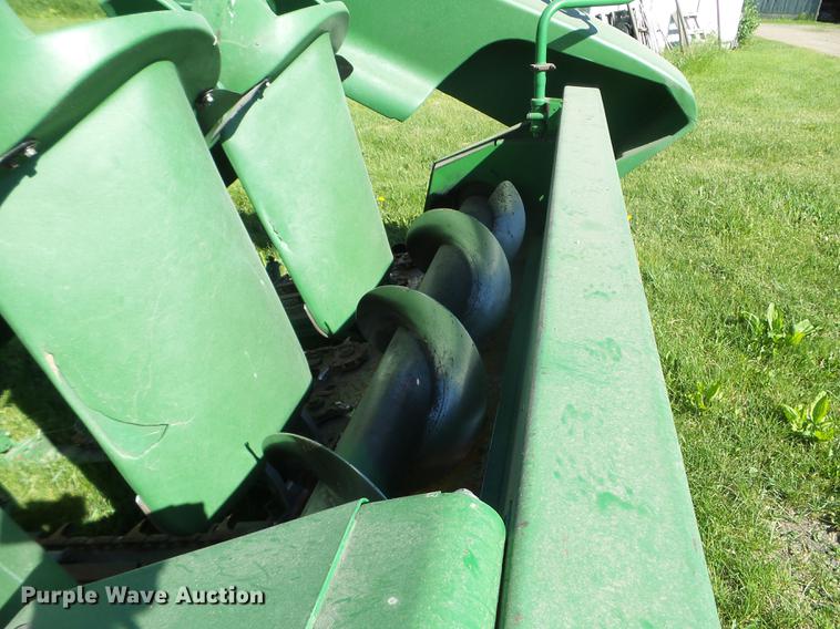 image for item FM9389 2004 John Deere 893 corn head