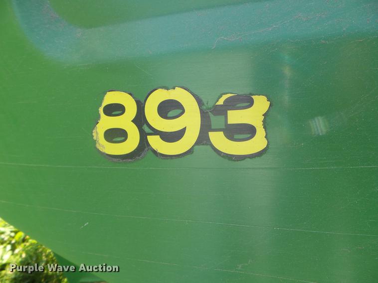 image for item FM9389 2004 John Deere 893 corn head