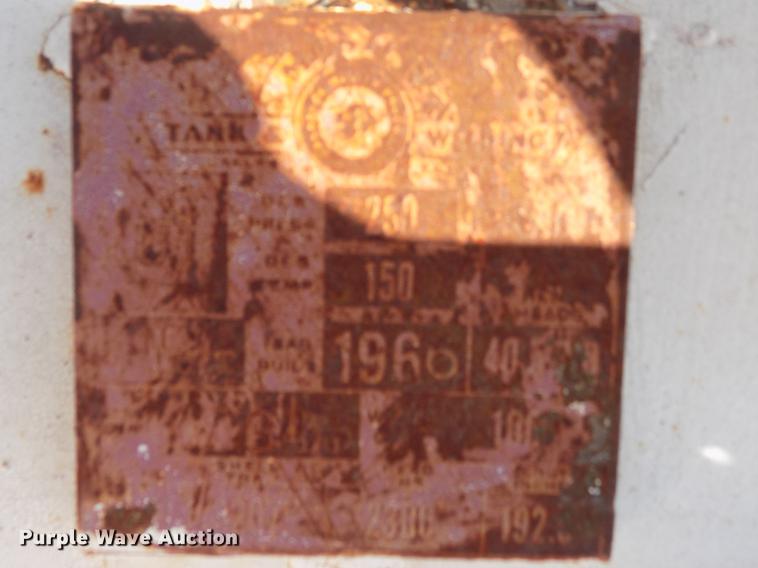 image for item FN9508 Anhydrous ammonia tank